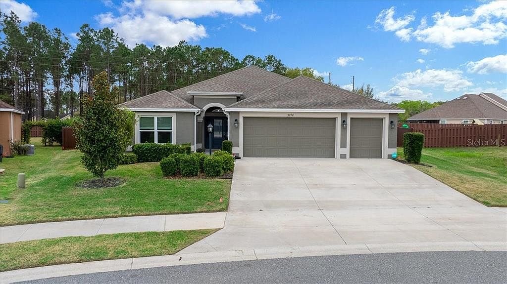 3274 Sennett Circle, Oxford FL